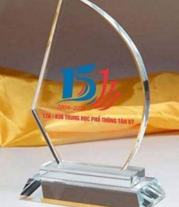 Kỷ Niệm Chương Thủy Tinh