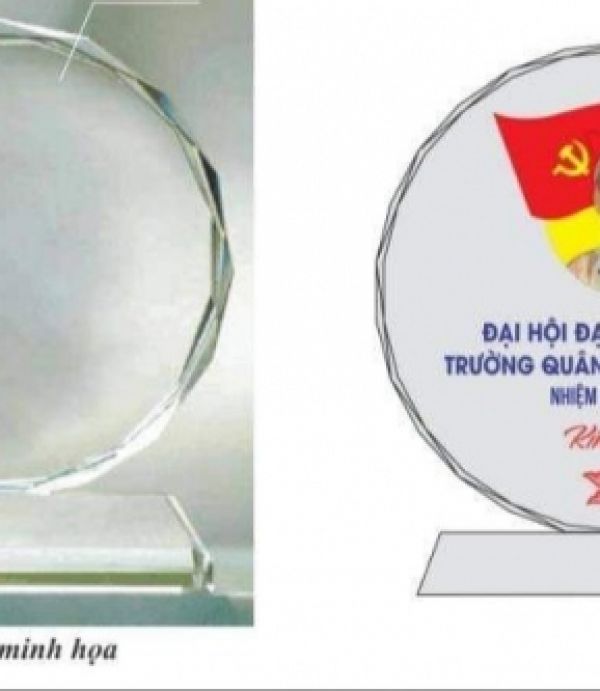 Kỷ Niệm Chương Thủy Tinh